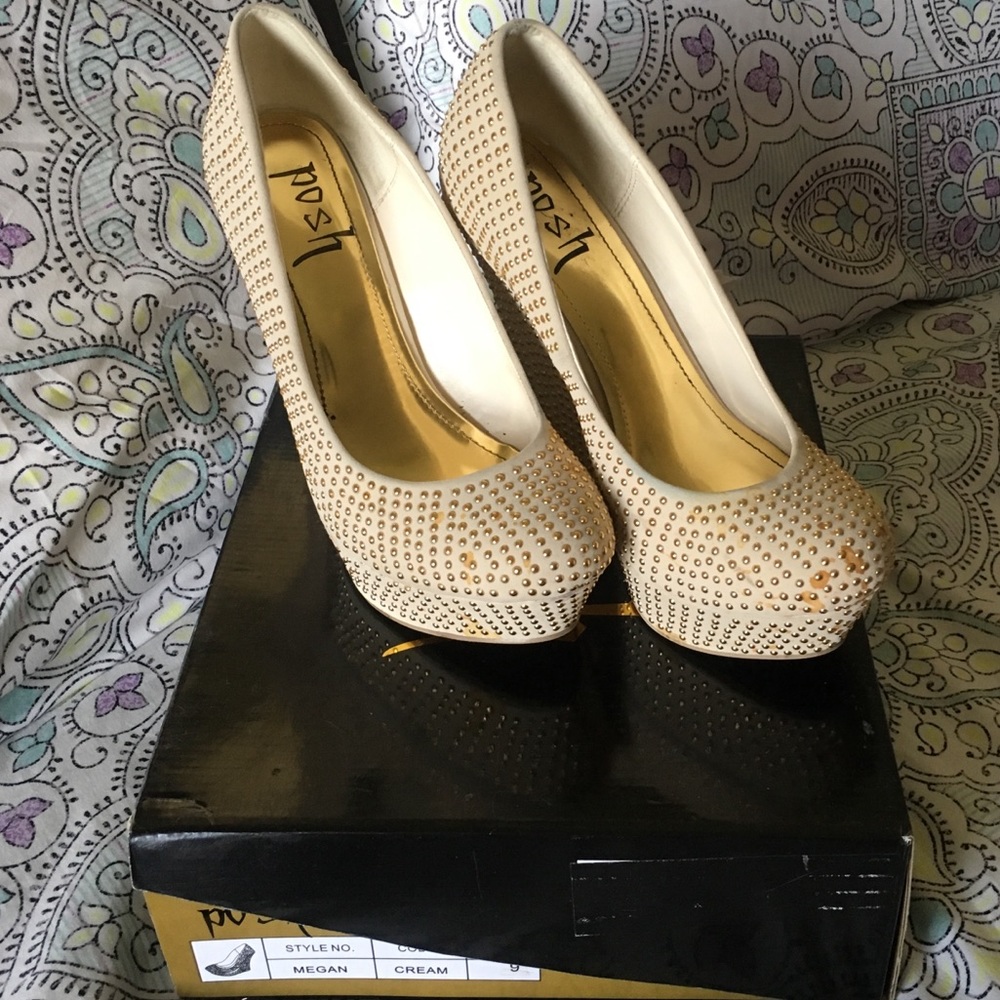 Posh cream w/gold studs wedge heels size 9